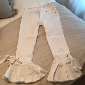 Gianni Bini size small white flare jeans